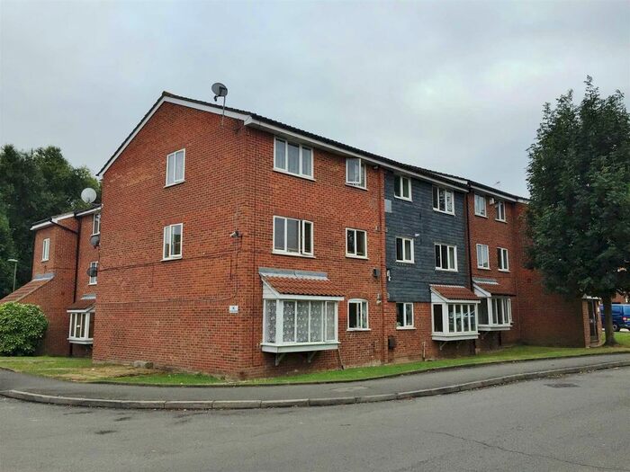 2 Bedroom Flat To Rent In Silver Birch Close, London N11