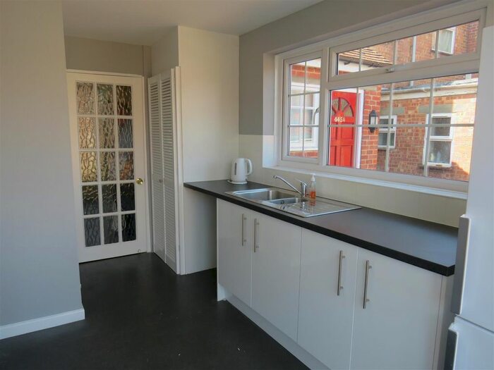 2 Bedroom Maisonette To Rent In Millbrook Road West, Southampton SO15
