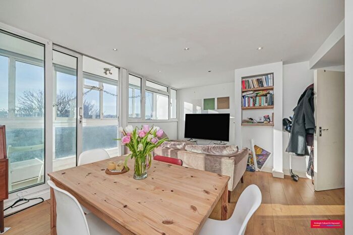 3 Bedroom Flat To Rent In Commercial Way, Peckham, London, SE15