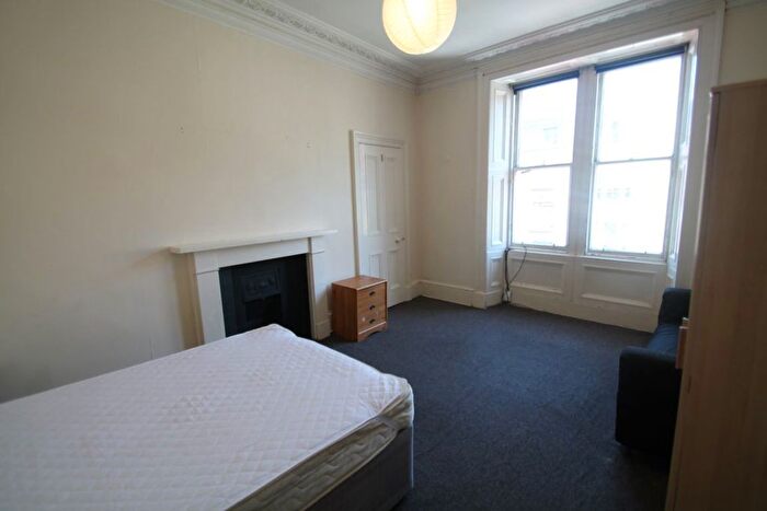 3 Bedroom Flat To Rent In Brougham Street, Edinburgh, EH3