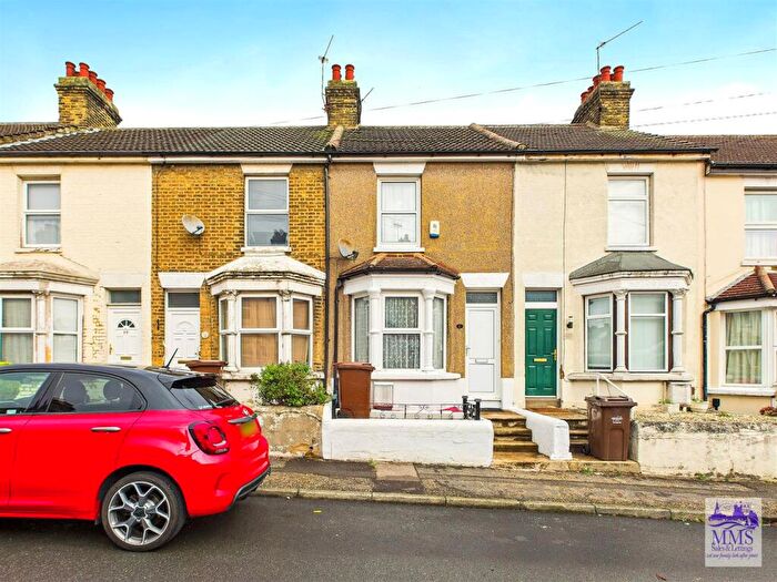 3 Bedroom Terraced House For Sale In Bingham Road, Frindsbury, ME2