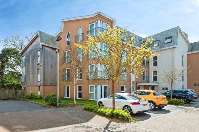 2 Bedroom Flat For Sale In Robin Place, Netley Abbey, Southampton, SO31