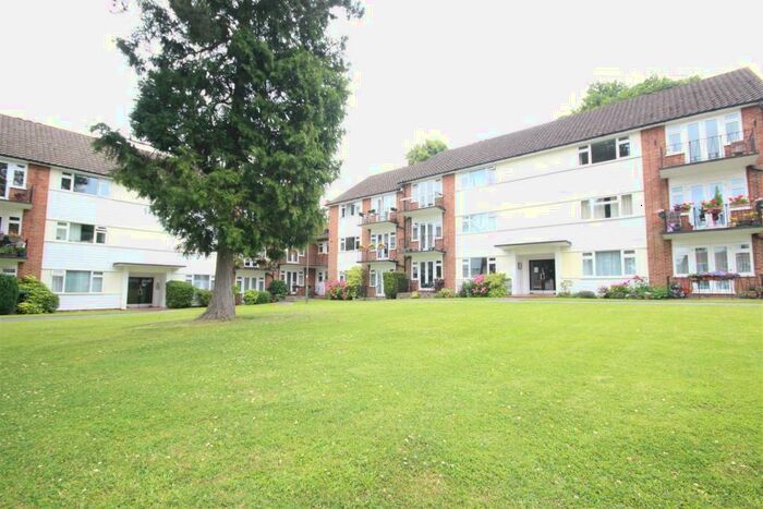 2 Bedroom Flat To Rent In Lindfield Gardens, Guildford, GU1