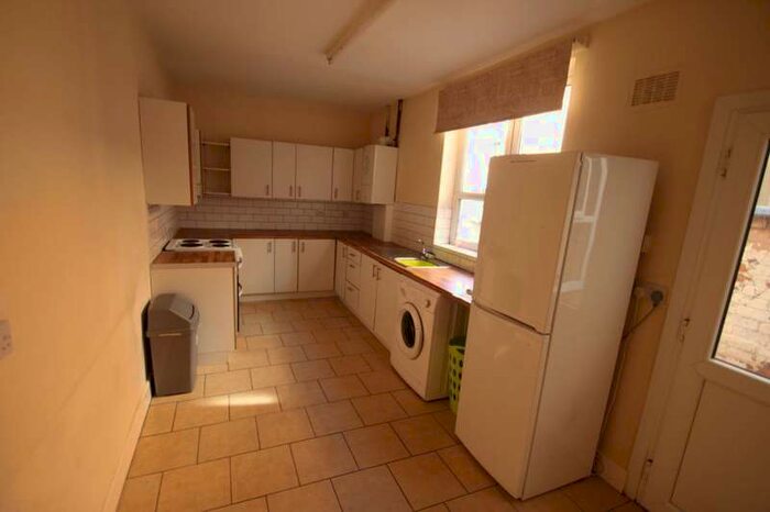 4 Bedroom House To Rent In Walton Street, Leicester, LE3