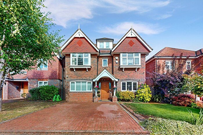 6 Bedroom Detached House For Sale In Fauna Close, Stanmore, HA7