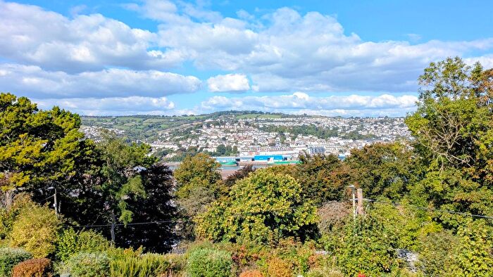 5 Bedroom Property For Sale In Woodleigh Park, Shaldon, TQ14