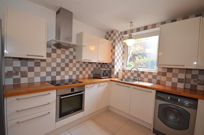 2 Bedroom Flat To Rent In Stanhope Road, N6