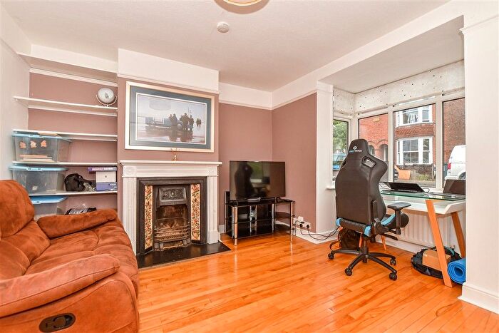 4 Bedroom Semi-Detached House For Sale In Lawn Road, Tonbridge, Kent, TN9