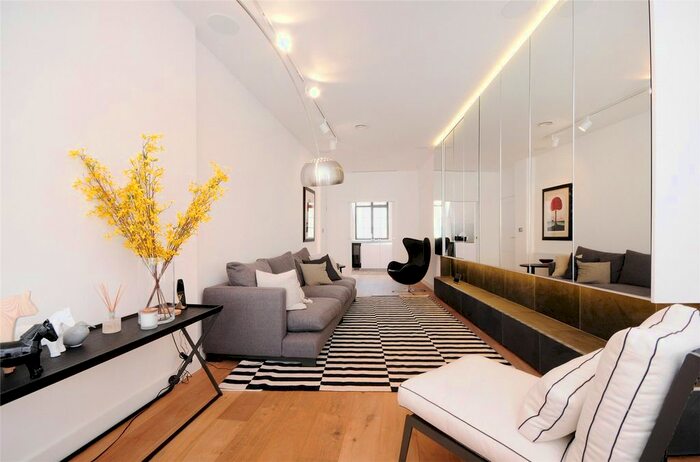 3 Bedroom Flat To Rent In Norway House, - Cockspur Street, London, SW1Y