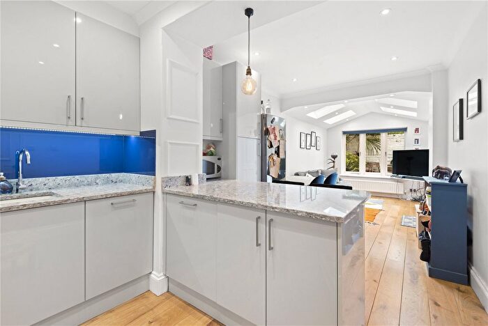 2 Bedroom Flat For Sale In Abyssinia Road, London, SW11