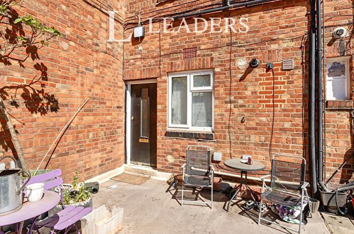 1 Bedroom Maisonette For Sale In High Street, Sevenoaks, Kent, TN13