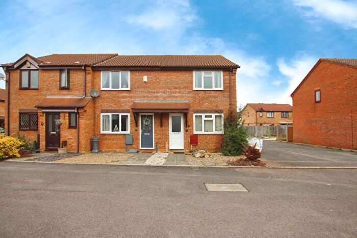 2 Bedroom End Of Terrace House To Rent In Meadow Way, Bradley Stoke, Bristol, BS32