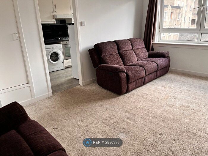 2 Bedroom Maisonette To Rent In Carnegie Court, Edinburgh, EH8