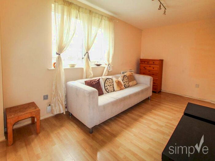 Studio To Rent In Makepeace Road, Northolt, Middlesex, UB5