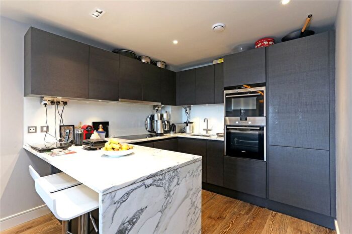 2 Bedroom Flat To Rent In Fulham Reach, Regatta Lane, W6