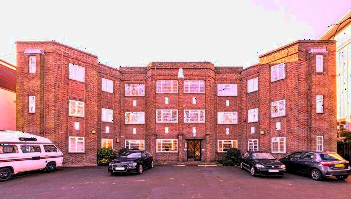 2 Bedroom Flat To Rent In Peckham Rye, Dulwich, London, SE22