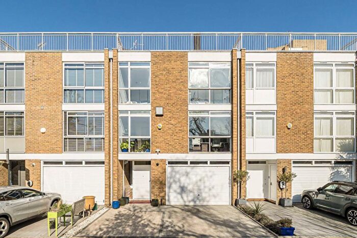 4 Bedroom Property To Rent In Thameside, Teddington, TW11