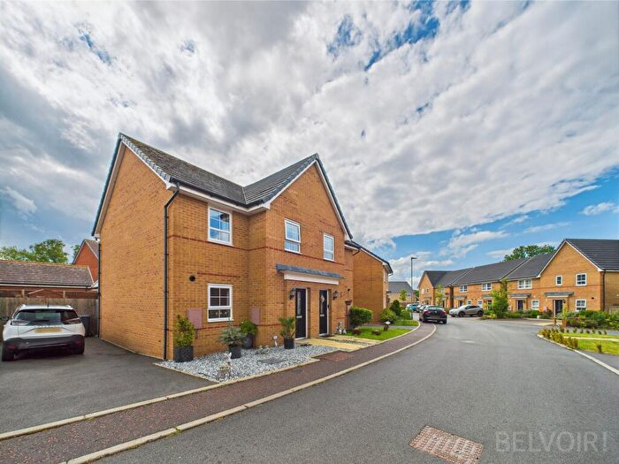 3 Bedroom Semi-Detached House To Rent In Pembrooke Road, Carbrooke, IP25