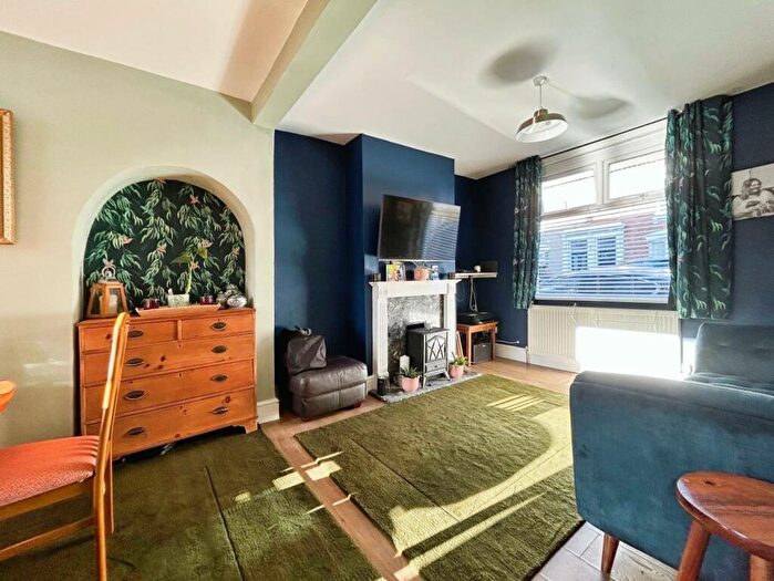 2 Bedroom Terraced House For Sale In Alcombe Road, The Mounts, Northampton, NN1