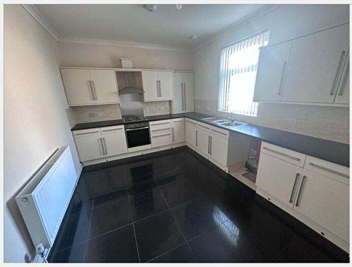 3 Bedroom Property To Rent In Llwynhendy Road, Llanelli, SA14