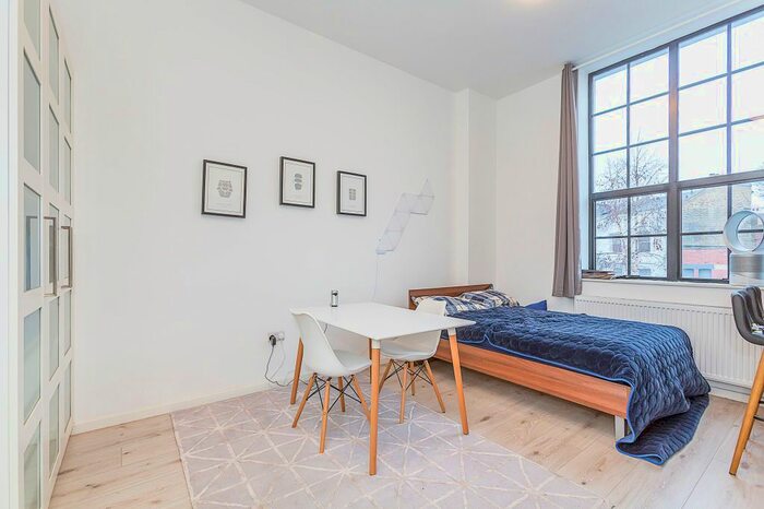 Studio To Rent In Holloway Road, London, N7