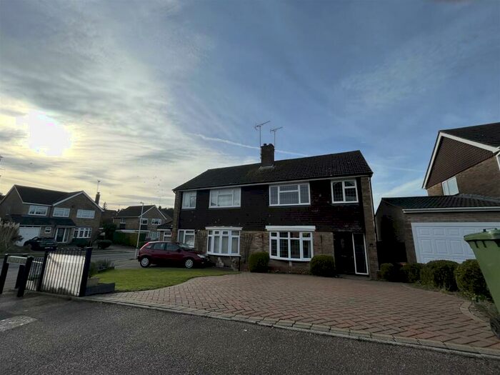 3 Bedroom Terraced House To Rent In Valence End, Dunstable, LU6