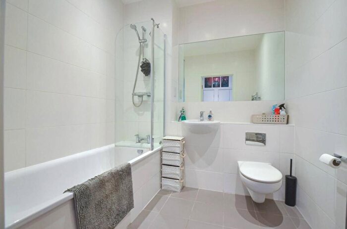 1 Bedroom Flat For Sale In Navigation Road, Tower Hamlets, London, E3