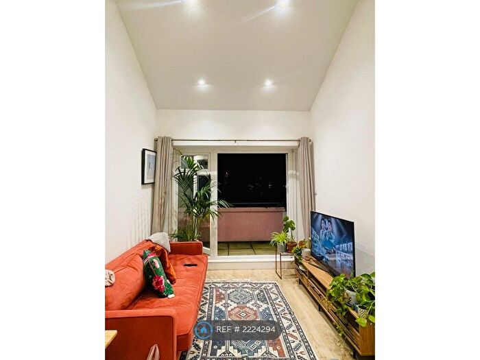 1 Bedroom Flat To Rent In Manhattan Building, London, E3