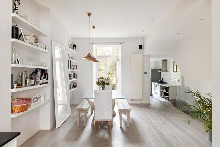 2 Bedroom Apartment To Rent In Fernshaw Road, Chelsea, London, SW10