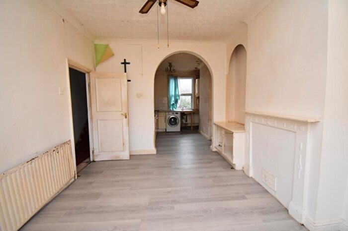 3 Bedroom Terraced House For Sale In Tewson Road, Plumstead, SE18