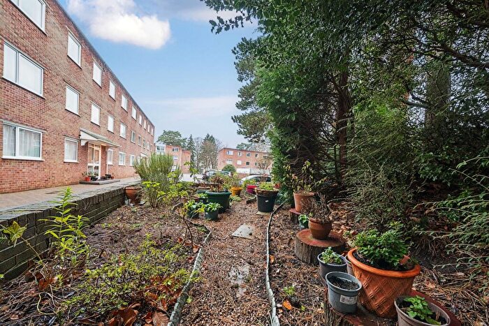 2 Bedroom Flat For Sale In Cardwell Crescent, Sunninghill, SL5