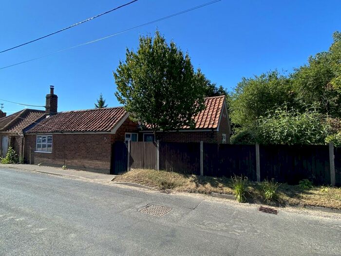 3 Bedroom Cottage For Sale In The Street, Wissett, IP19