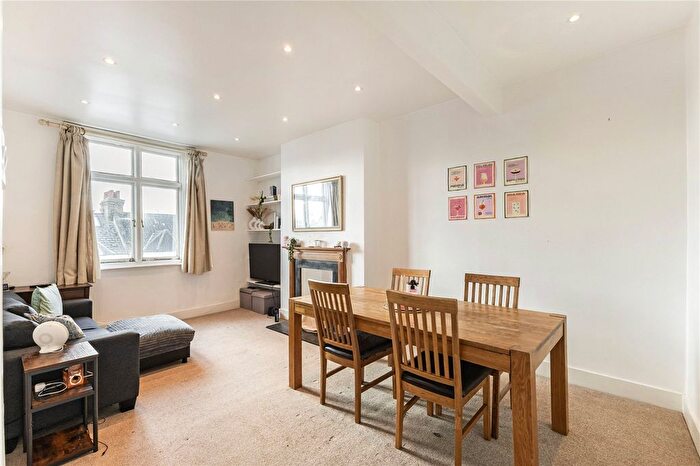 2 Bedroom Flat To Rent In Whittingstall Road, Fulham, London, SW6