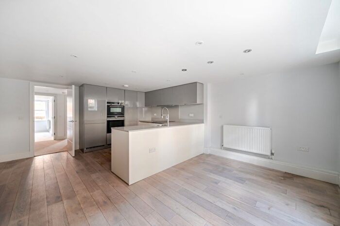 2 Bedroom Flat To Rent In Sheet Street, Windsor, SL4