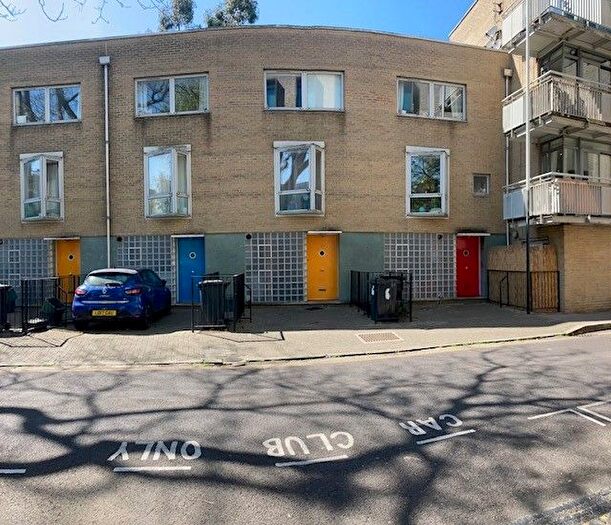 5 Bedroom Semi-Detached House To Rent In Lowther Road, Holloway, North London, Islington, N7