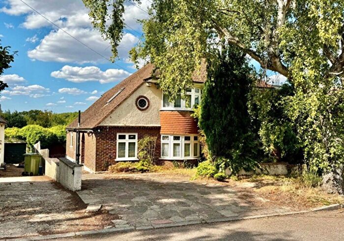 3 Bedroom Semi Detached House For Sale In St. Martins Drive, Eynsford, Dartford, Kent, DA4