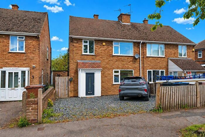 3 Bedroom Semi Detached House For Sale In Brookside, Burbage, LE10