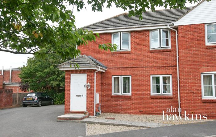 2 Bedroom Maisonette To Rent In Manor House Close, Royal Wootton Bassett, Wiltshire, SN4