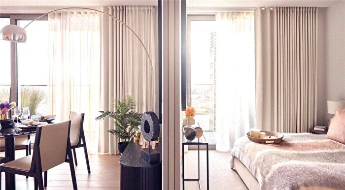 2 Bedroom Apartment For Sale In Park Drive, Canary Wharf, E14