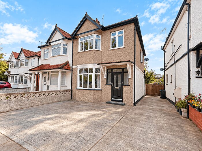 4 Bedroom Semi Detached House To Rent In Reeves Avenue, London, NW9