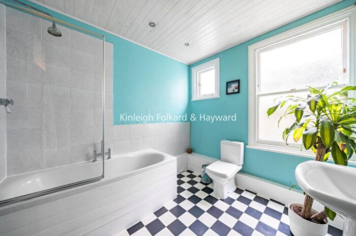 2 Bedroom Flat For Sale In Cheltenham Road, Upper Nunhead, London, SE15