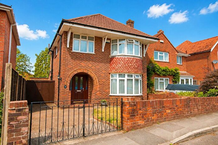 3 Bedroom Detached House For Sale In Guide Price £, -£, ! No Forward Chain! Impressive Garden!, SO19
