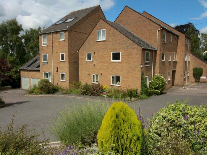 2 Bedroom Flat To Rent In Finsbury Place, Chipping Norton, OX7
