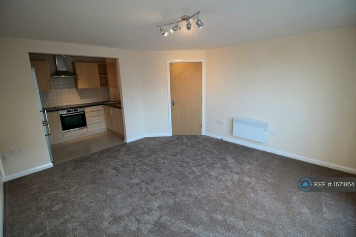 2 Bedroom Flat To Rent In Slough, Slough, SL1