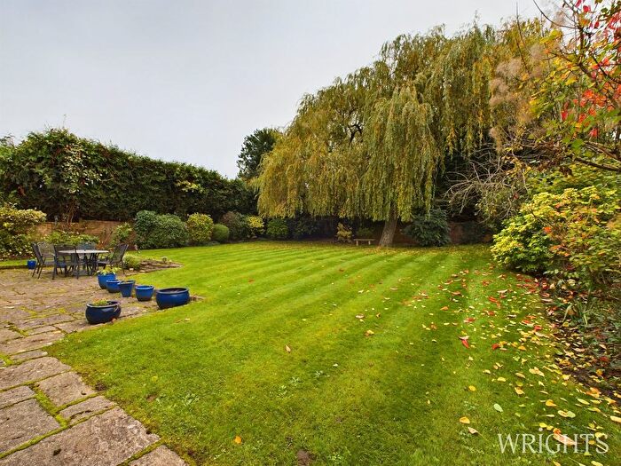 4 Bedroom Detached House For Sale In The Holdings, Hatfield, AL9