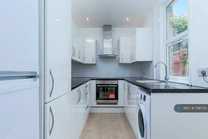 3 Bedroom Semi-Detached House To Rent In Central Avenue, New Basford, Nottingham, NG7