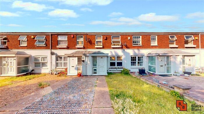 3 Bedroom Detached House To Rent In St. Luke's Close, London, SE25
