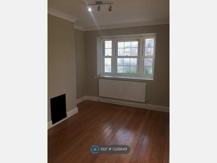 1 Bedroom Flat To Rent In Langham House, Clapham Common, London SW4