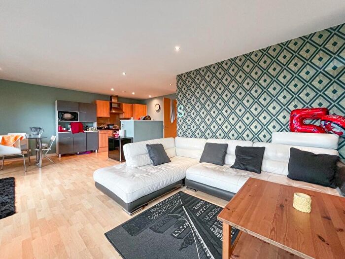 2 Bedroom Apartment To Rent In Balmoral Place, Bowman Lane, Leeds, LS10