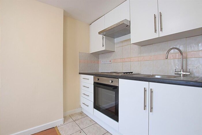1 Bedroom Flat To Rent In Cross Lances Road, Hounslow, TW3